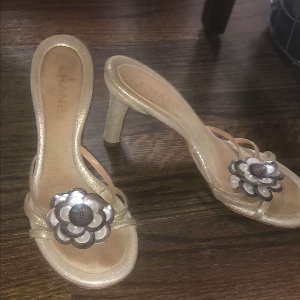 VINTAGE Chanel heels